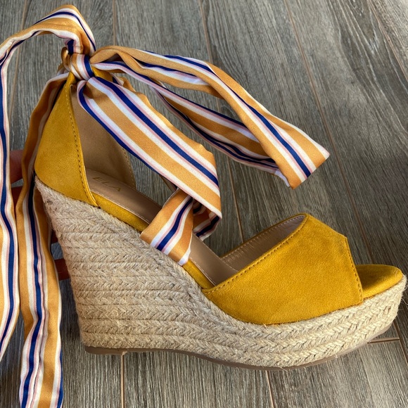 NWOT Lace Up Wedge - Picture 1 of 4